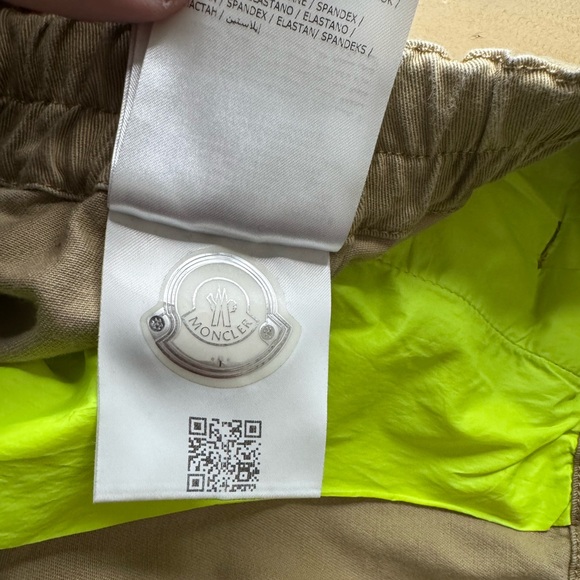 Moncler Pantalone Bermuda Camouflage Shorts - Picture 9 of 14